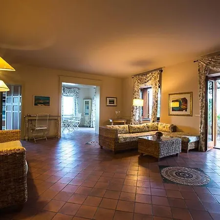 Silvia Villa Acireale